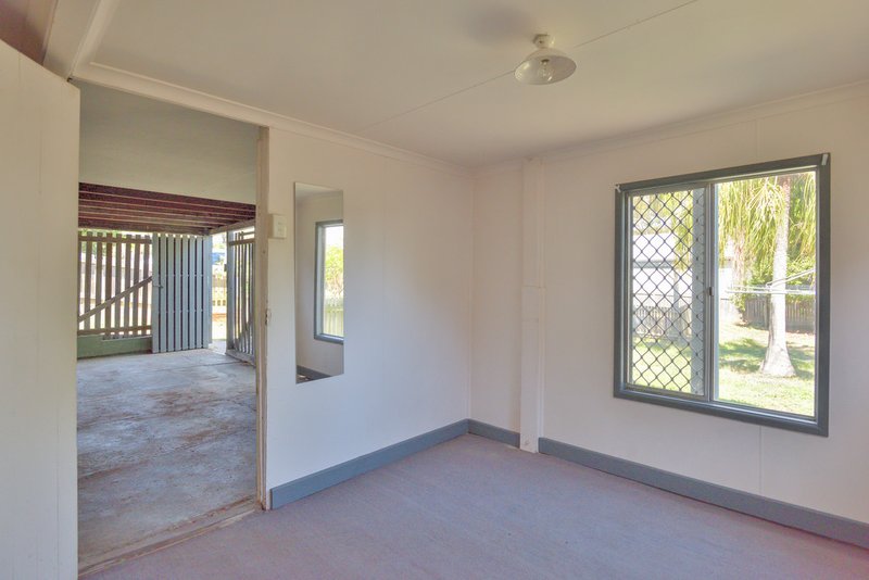 Photo - 9 Dennis Street, Gladstone Central QLD 4680 - Image 17