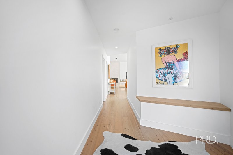 Photo - 9 Denny Crescent, Gobbagombalin NSW 2650 - Image 3