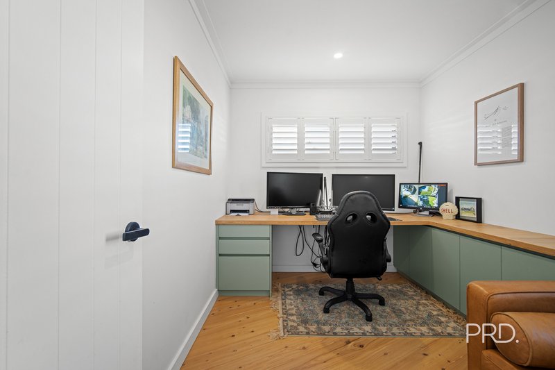 Photo - 9 Denny Crescent, Gobbagombalin NSW 2650 - Image 4