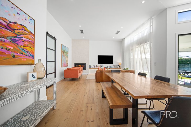 Photo - 9 Denny Crescent, Gobbagombalin NSW 2650 - Image 6