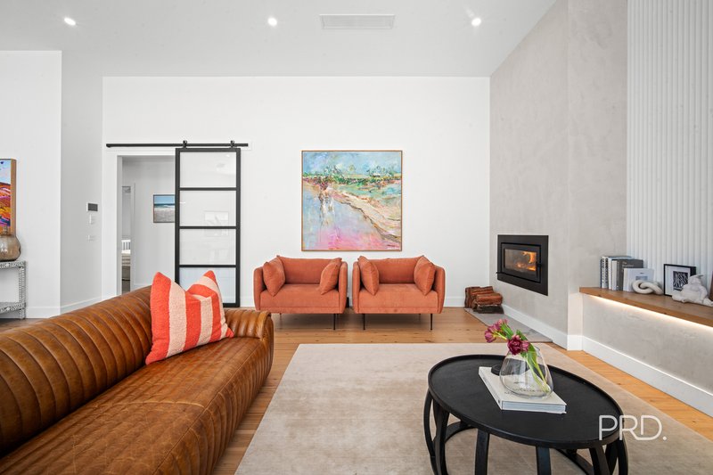 Photo - 9 Denny Crescent, Gobbagombalin NSW 2650 - Image 9
