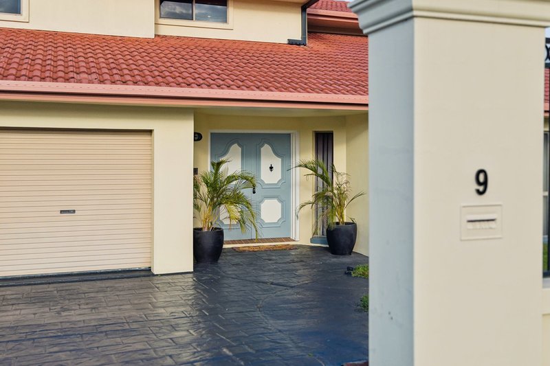 Photo - 9 Devlin Street, Parkwood QLD 4214 - Image 2