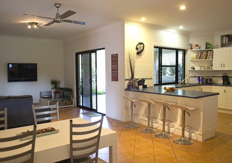 Photo - 9 Diamond Crescent, Tannum Sands QLD 4680 - Image 5