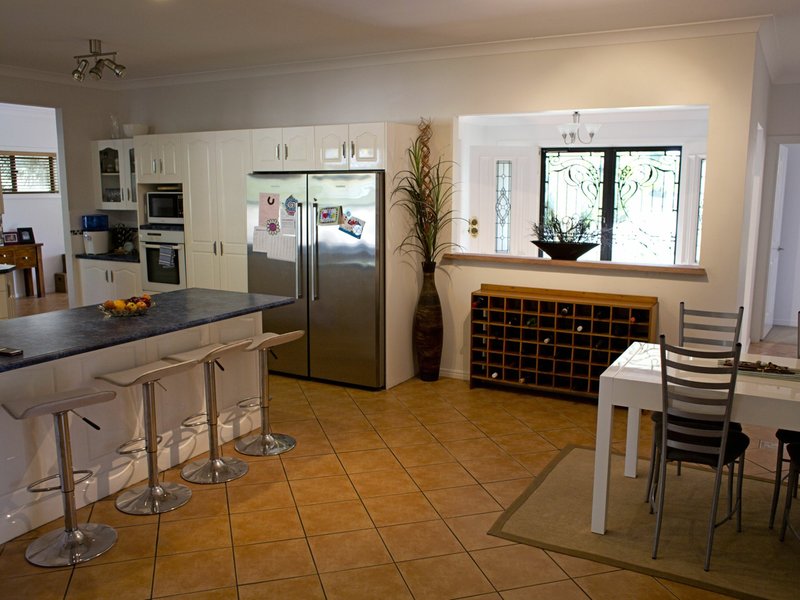 Photo - 9 Diamond Crescent, Tannum Sands QLD 4680 - Image 6