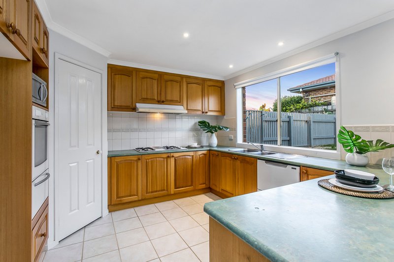 Photo - 9 Dianthus Court, Narre Warren South VIC 3805 - Image 5