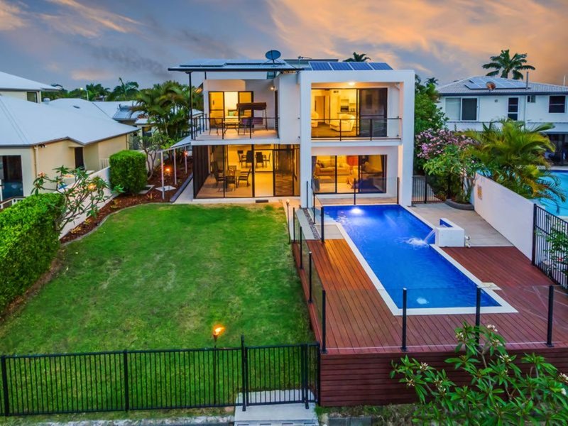 Photo - 9 Dobell Avenue, Paradise Point QLD 4216 - Image 2