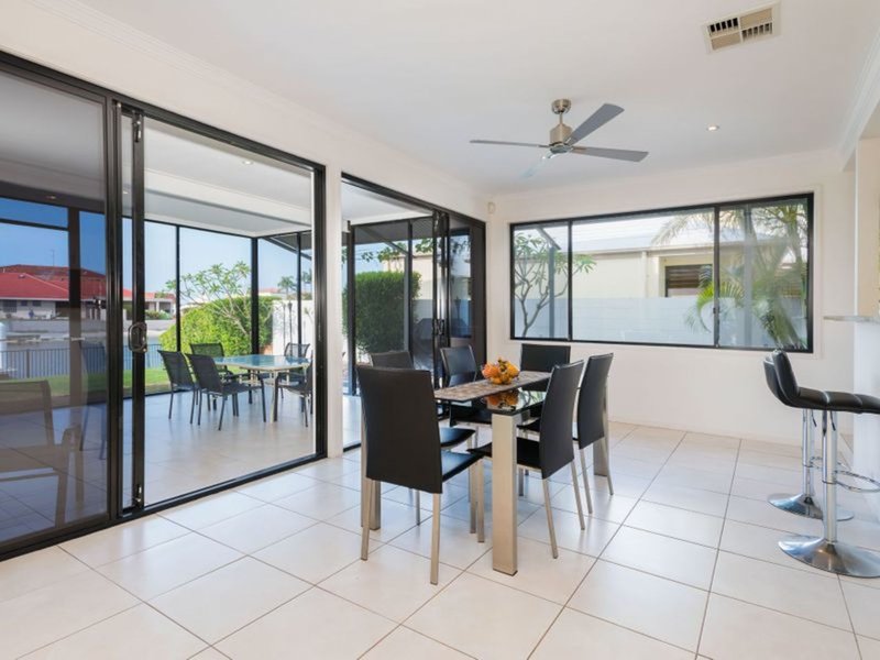 Photo - 9 Dobell Avenue, Paradise Point QLD 4216 - Image 15