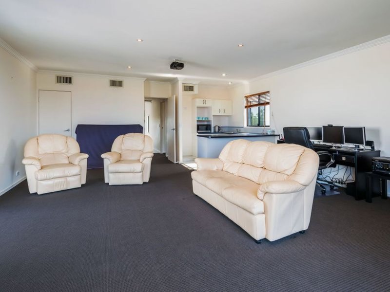 Photo - 9 Dobell Avenue, Paradise Point QLD 4216 - Image 19