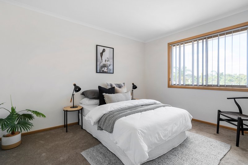 Photo - 9 Dorrington Court, Mill Park VIC 3082 - Image 12