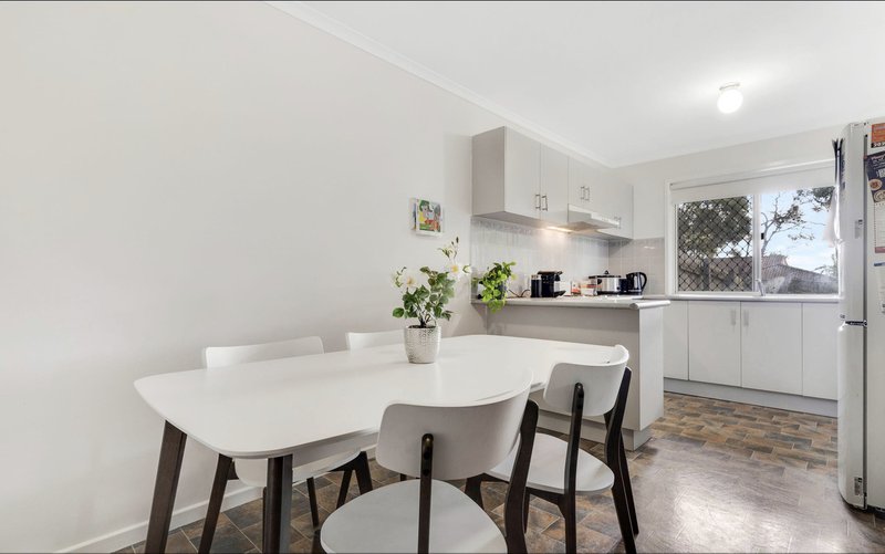 Photo - 9 Dowling Crescent, Eagleby QLD 4207 - Image 3