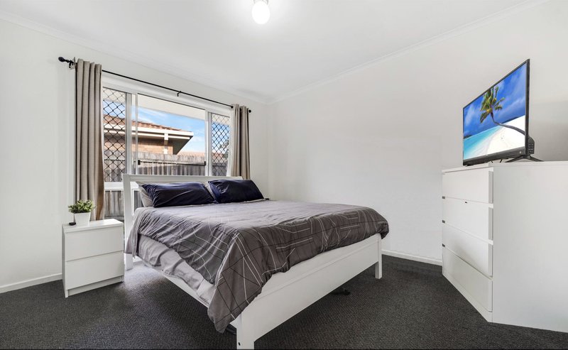 Photo - 9 Dowling Crescent, Eagleby QLD 4207 - Image 7