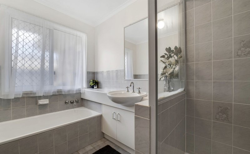 Photo - 9 Dowling Crescent, Eagleby QLD 4207 - Image 8