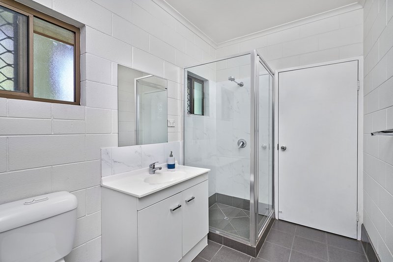 Photo - 9 Dromana Close, Kewarra Beach QLD 4879 - Image 5