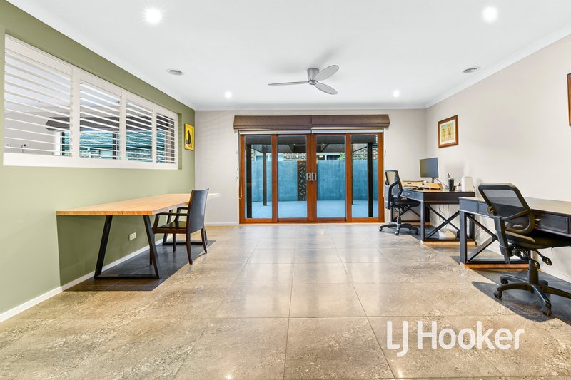 Photo - 9 Duce Street, Cranbourne East VIC 3977 - Image 7