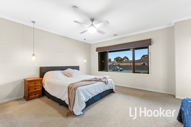 Photo - 9 Duce Street, Cranbourne East VIC 3977 - Image 8