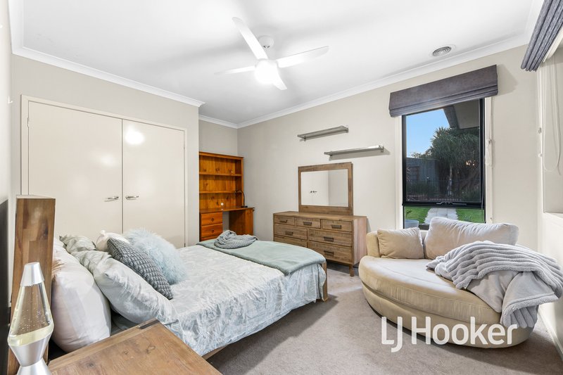 Photo - 9 Duce Street, Cranbourne East VIC 3977 - Image 10