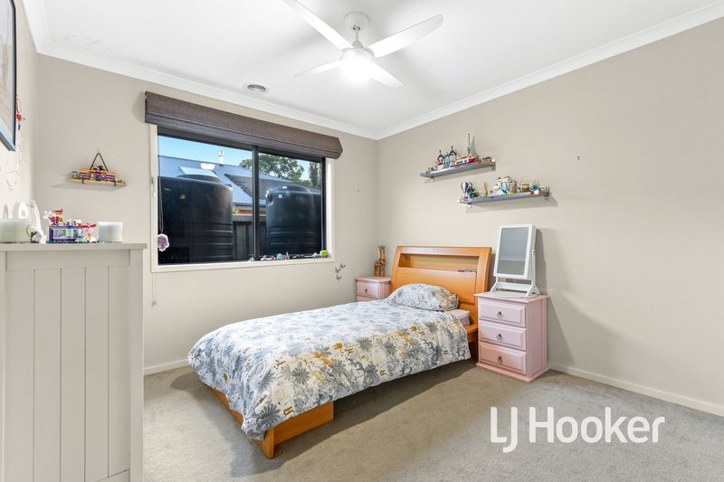 Photo - 9 Duce Street, Cranbourne East VIC 3977 - Image 11