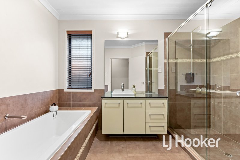 Photo - 9 Duce Street, Cranbourne East VIC 3977 - Image 12