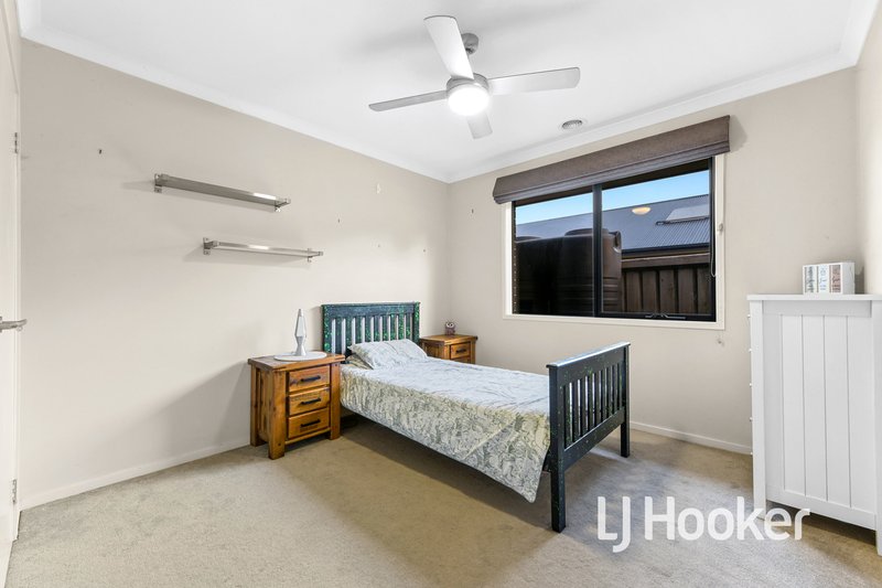 Photo - 9 Duce Street, Cranbourne East VIC 3977 - Image 13