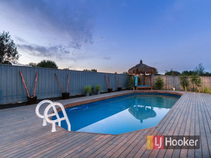 Photo - 9 Duce Street, Cranbourne East VIC 3977 - Image 3