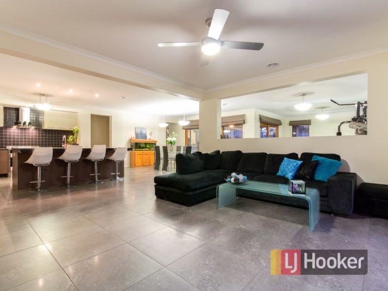 Photo - 9 Duce Street, Cranbourne East VIC 3977 - Image 4