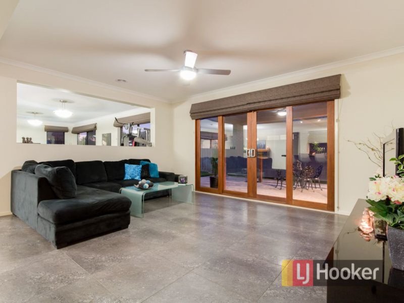 Photo - 9 Duce Street, Cranbourne East VIC 3977 - Image 5