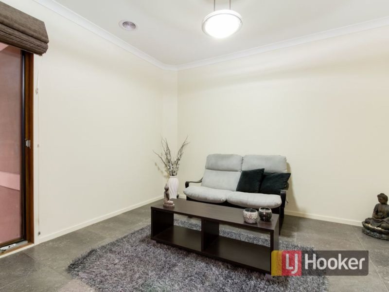 Photo - 9 Duce Street, Cranbourne East VIC 3977 - Image 10