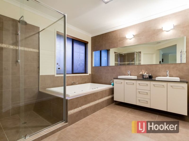 Photo - 9 Duce Street, Cranbourne East VIC 3977 - Image 12