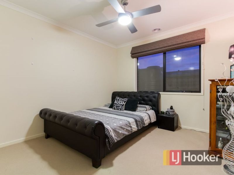 Photo - 9 Duce Street, Cranbourne East VIC 3977 - Image 13