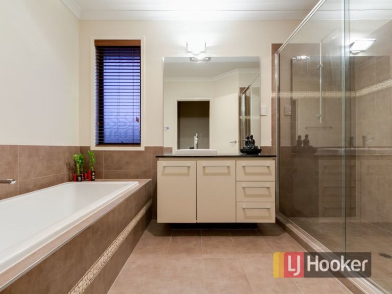 Photo - 9 Duce Street, Cranbourne East VIC 3977 - Image 14