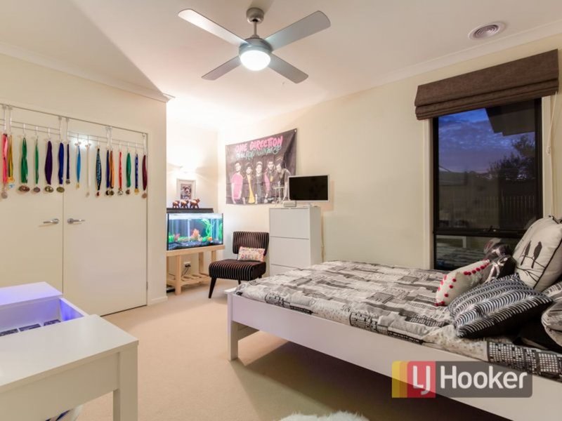 Photo - 9 Duce Street, Cranbourne East VIC 3977 - Image 15