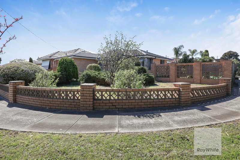 Photo - 9 Dudley Court, Gladstone Park VIC 3043 - Image 2
