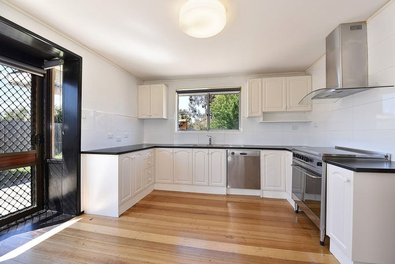 Photo - 9 Dudley Court, Gladstone Park VIC 3043 - Image 4