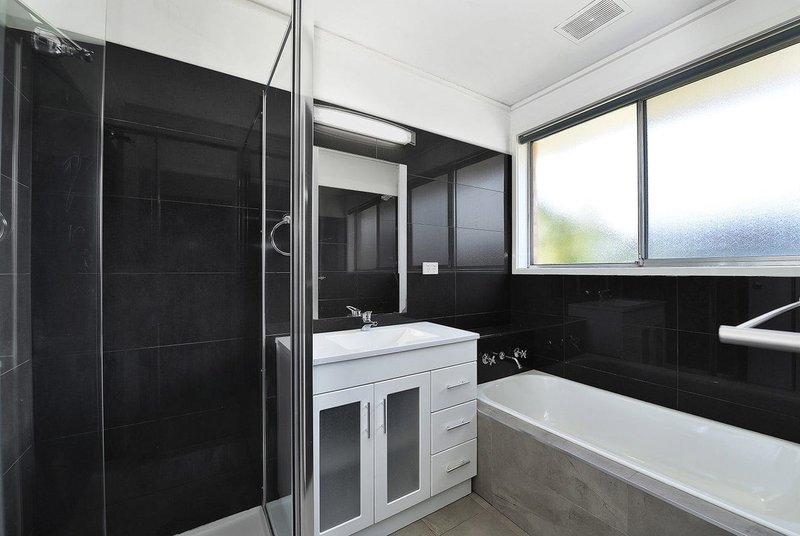 Photo - 9 Dudley Court, Gladstone Park VIC 3043 - Image 5