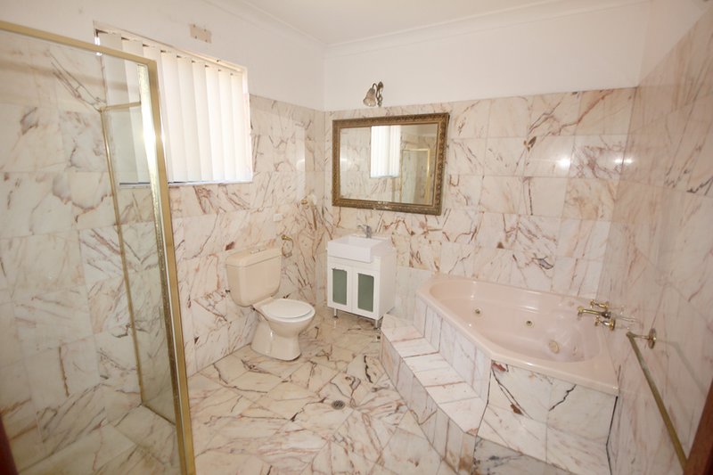 Photo - 9 Dunkirk Avenue, Kingsgrove NSW 2208 - Image 3