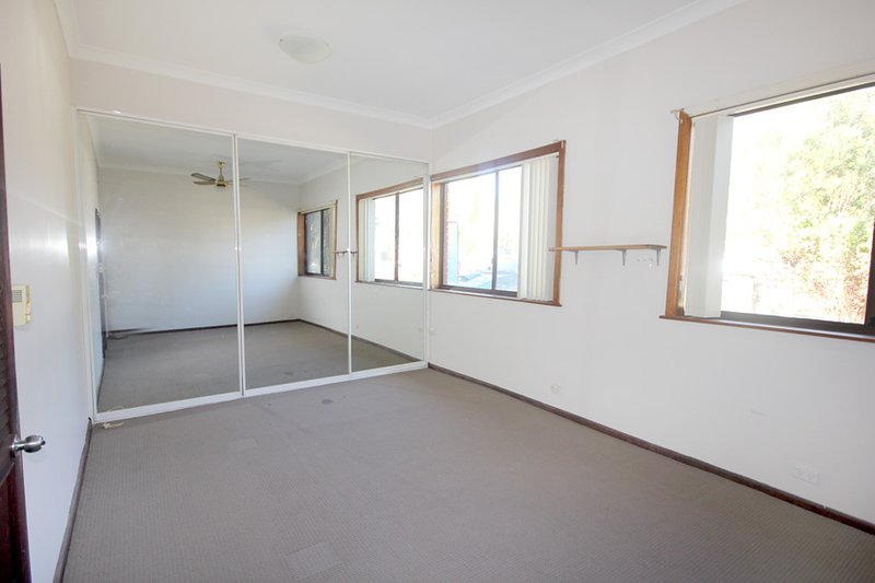 Photo - 9 Dunkirk Avenue, Kingsgrove NSW 2208 - Image 4