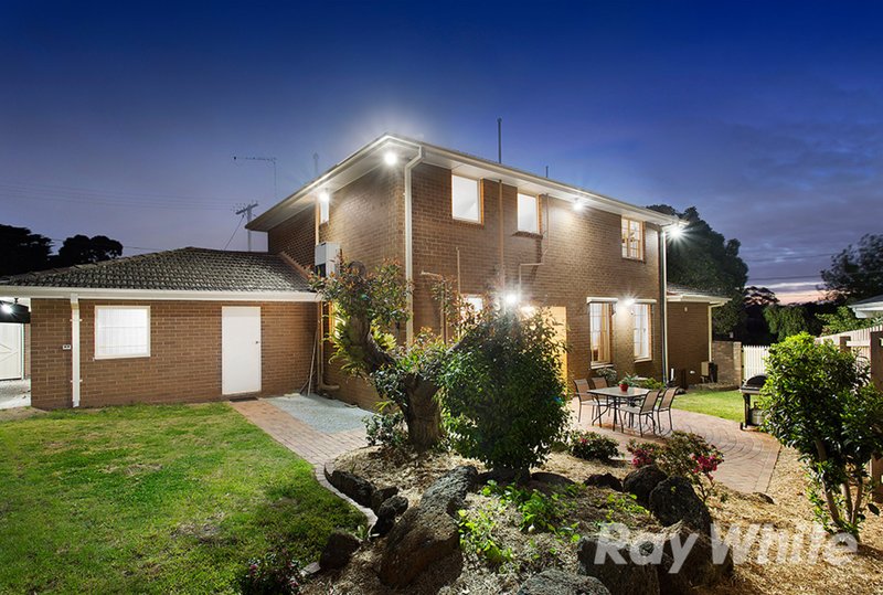 Photo - 9 Dunsmuir Drive, Mount Waverley VIC 3149 - Image 2