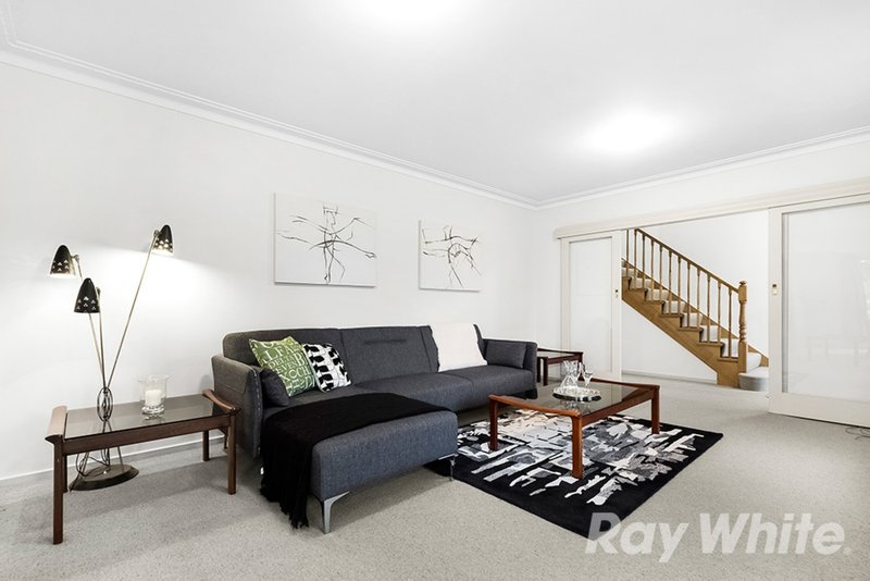 Photo - 9 Dunsmuir Drive, Mount Waverley VIC 3149 - Image 7