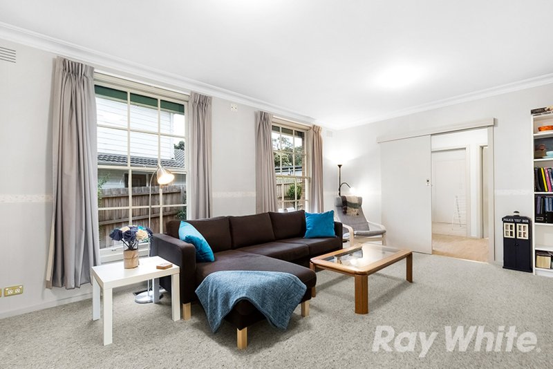 Photo - 9 Dunsmuir Drive, Mount Waverley VIC 3149 - Image 8