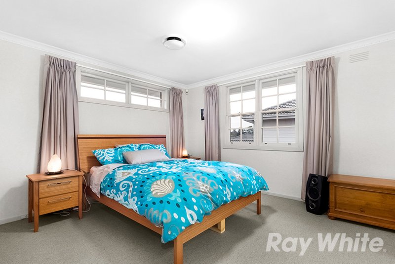 Photo - 9 Dunsmuir Drive, Mount Waverley VIC 3149 - Image 9