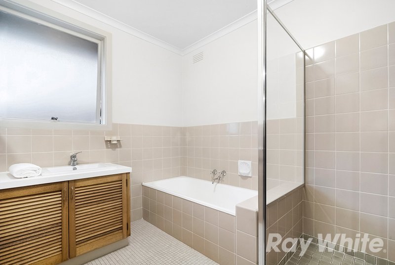 Photo - 9 Dunsmuir Drive, Mount Waverley VIC 3149 - Image 10