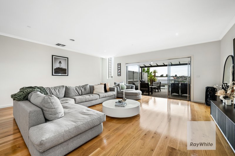 Photo - 9 Duranta Drive, Gowanbrae VIC 3043 - Image 6