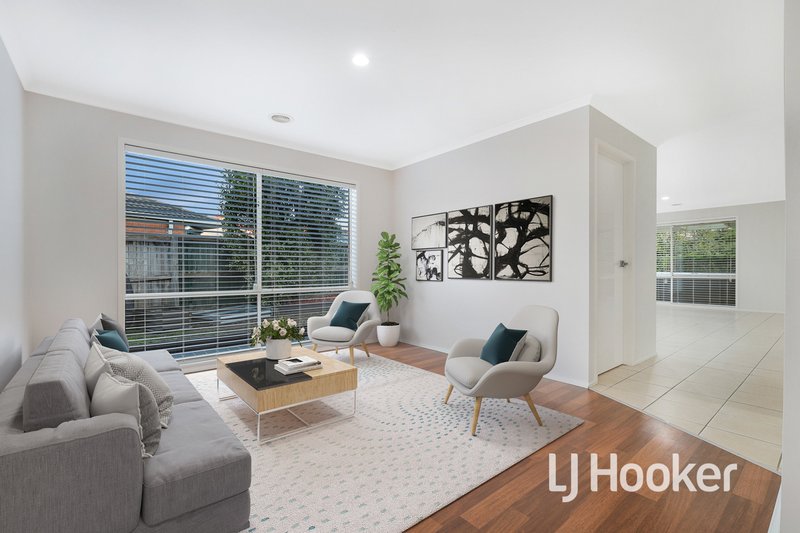 Photo - 9 Earlwood Street, Narre Warren South VIC 3805 - Image 5