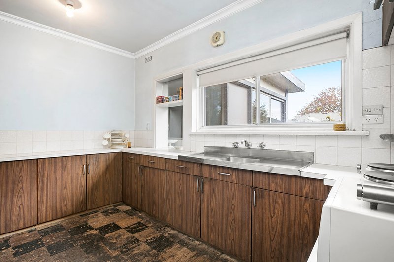 Photo - 9 East Boundary Road, Bentleigh East VIC 3165 - Image 5