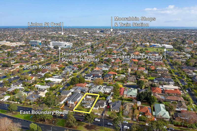 Photo - 9 East Boundary Road, Bentleigh East VIC 3165 - Image 9