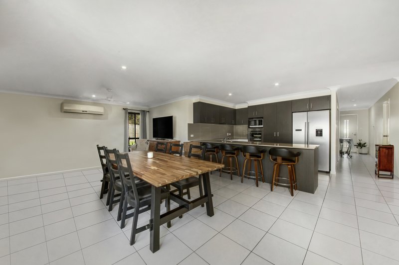 Photo - 9 Eccles Close, Kirkwood QLD 4680 - Image 4