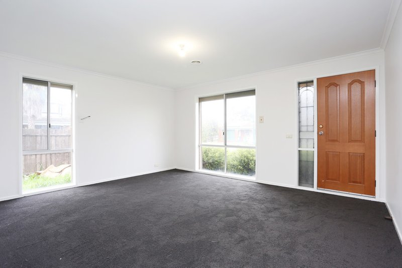 Photo - 9 Edgecombe Way, Roxburgh Park VIC 3064 - Image 2