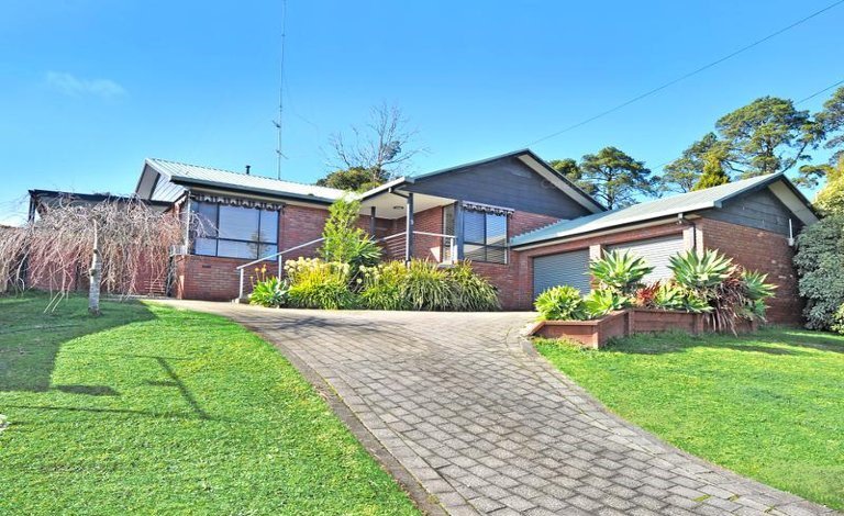 9 Edwardes Street, Black Hill VIC 3350