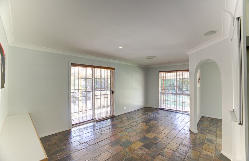 Photo - 9 Elaine Street, Karalee QLD 4306 - Image 5