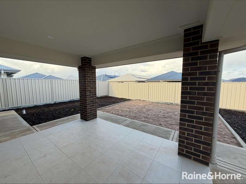 Photo - 9 Elias Circuit, Munno Para West SA 5115 - Image 17